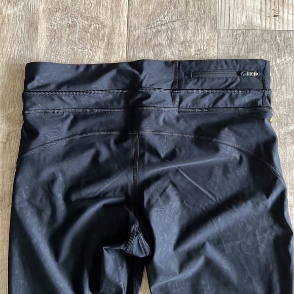 Lole Black Run Capri. - Picture 4 of 13